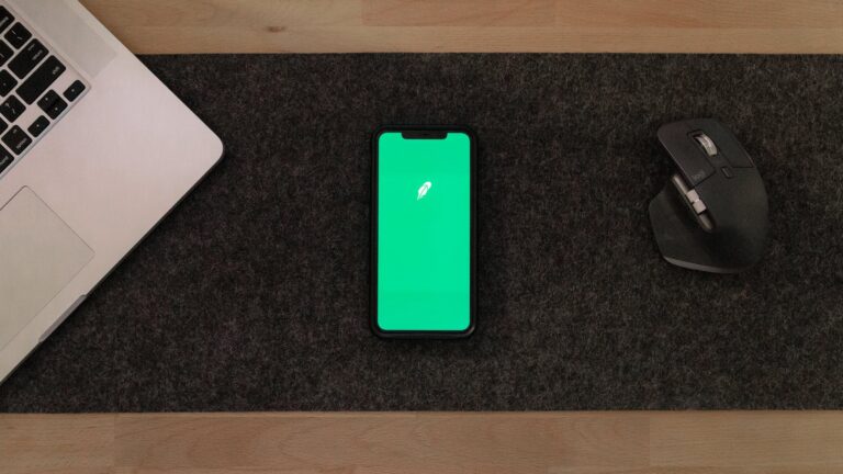 apple iphone desk laptop